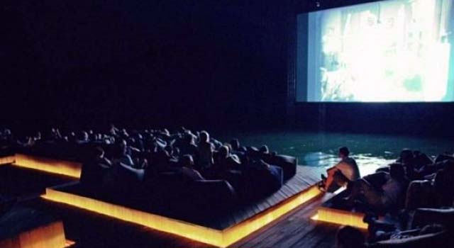 A Floating Movie Theater In Thailand 04